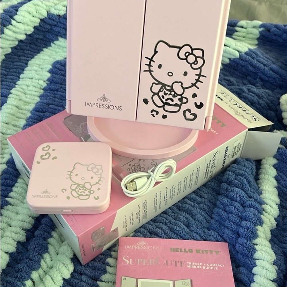 Impressions Pink Hello Kitty Mirror Set